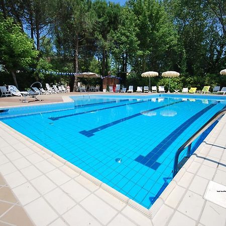 Hotel Plutone Червия Екстериор снимка