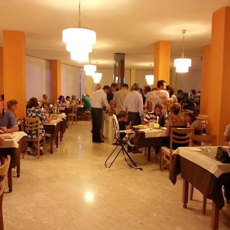 Hotel Plutone Червия Екстериор снимка