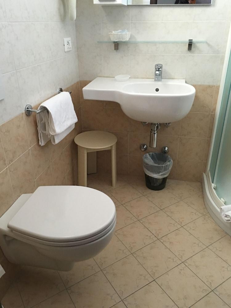 Hotel Plutone Червия Екстериор снимка