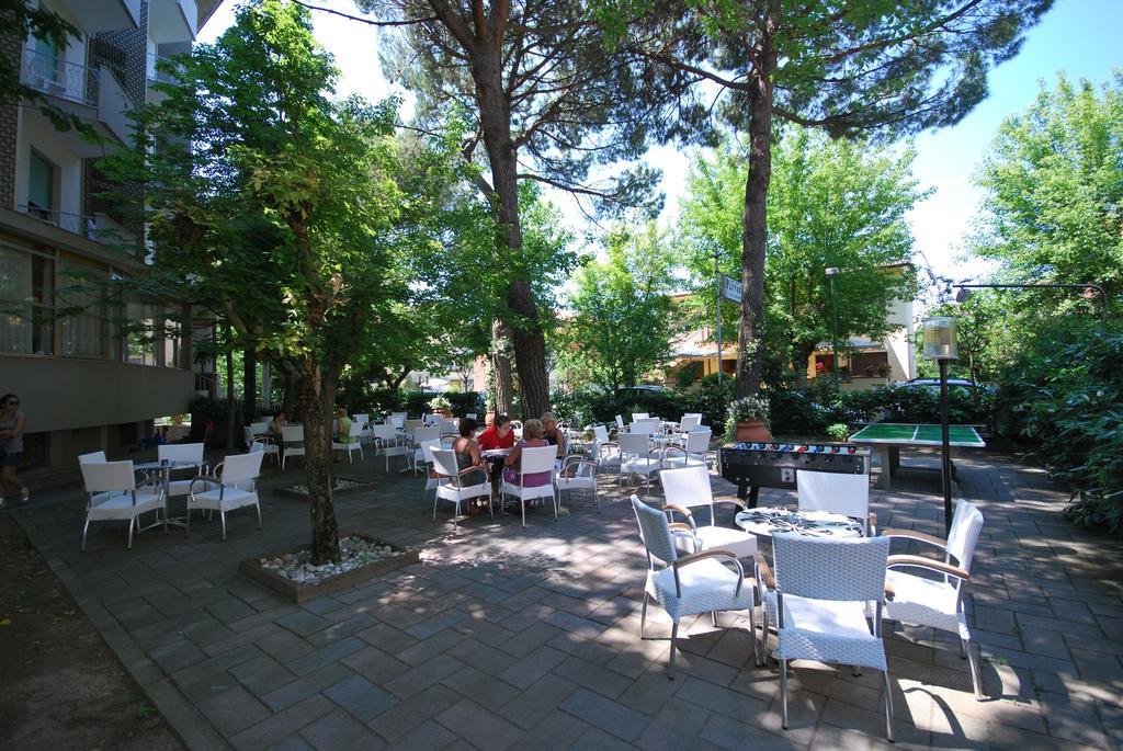 Hotel Plutone Червия Екстериор снимка