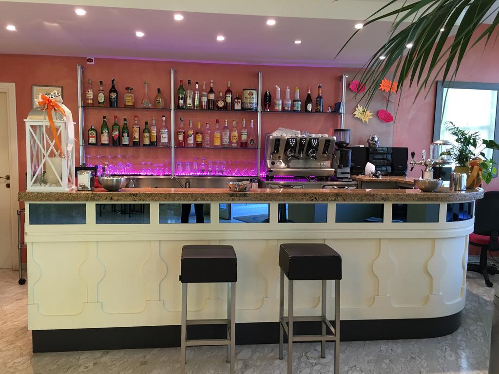 Hotel Plutone Червия Екстериор снимка