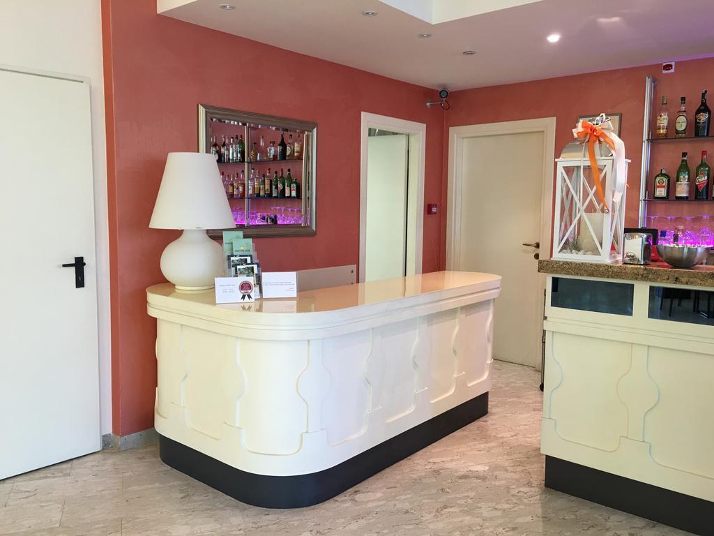 Hotel Plutone Червия Екстериор снимка