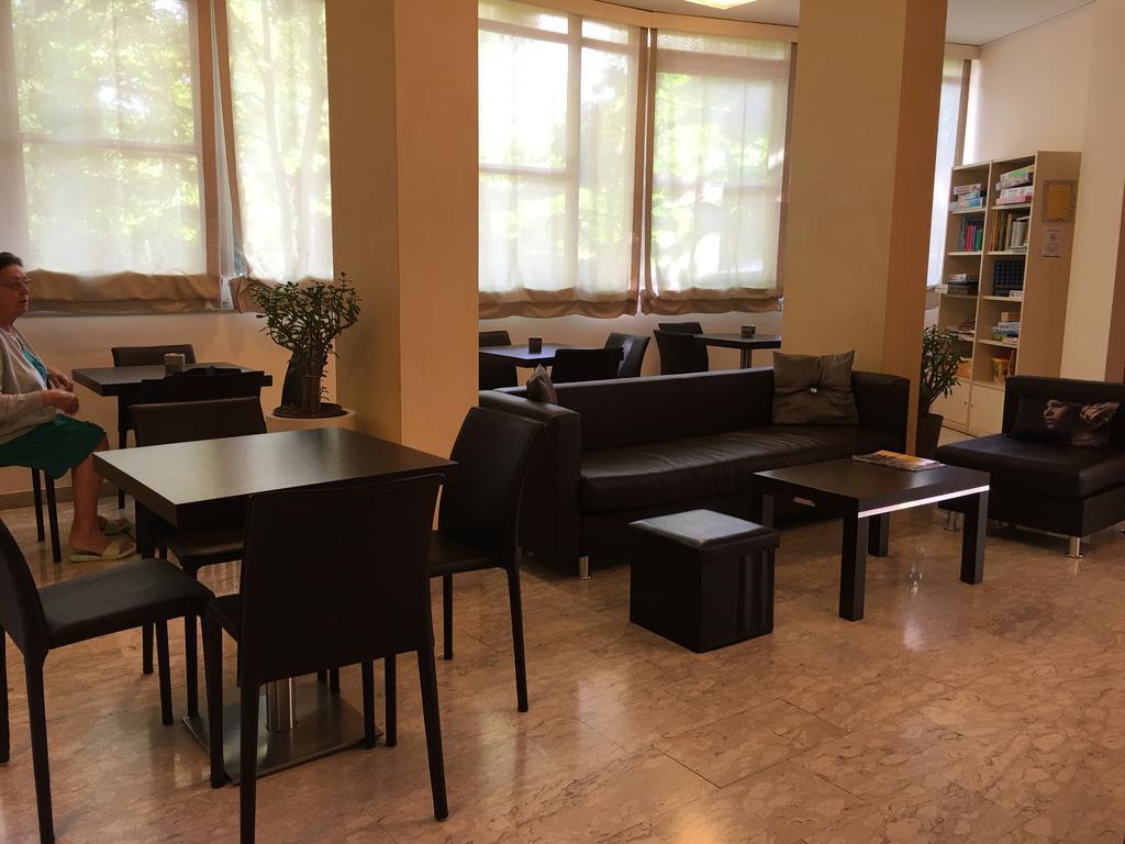 Hotel Plutone Червия Екстериор снимка
