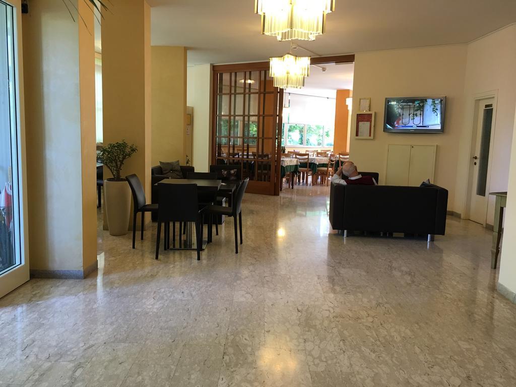 Hotel Plutone Червия Екстериор снимка