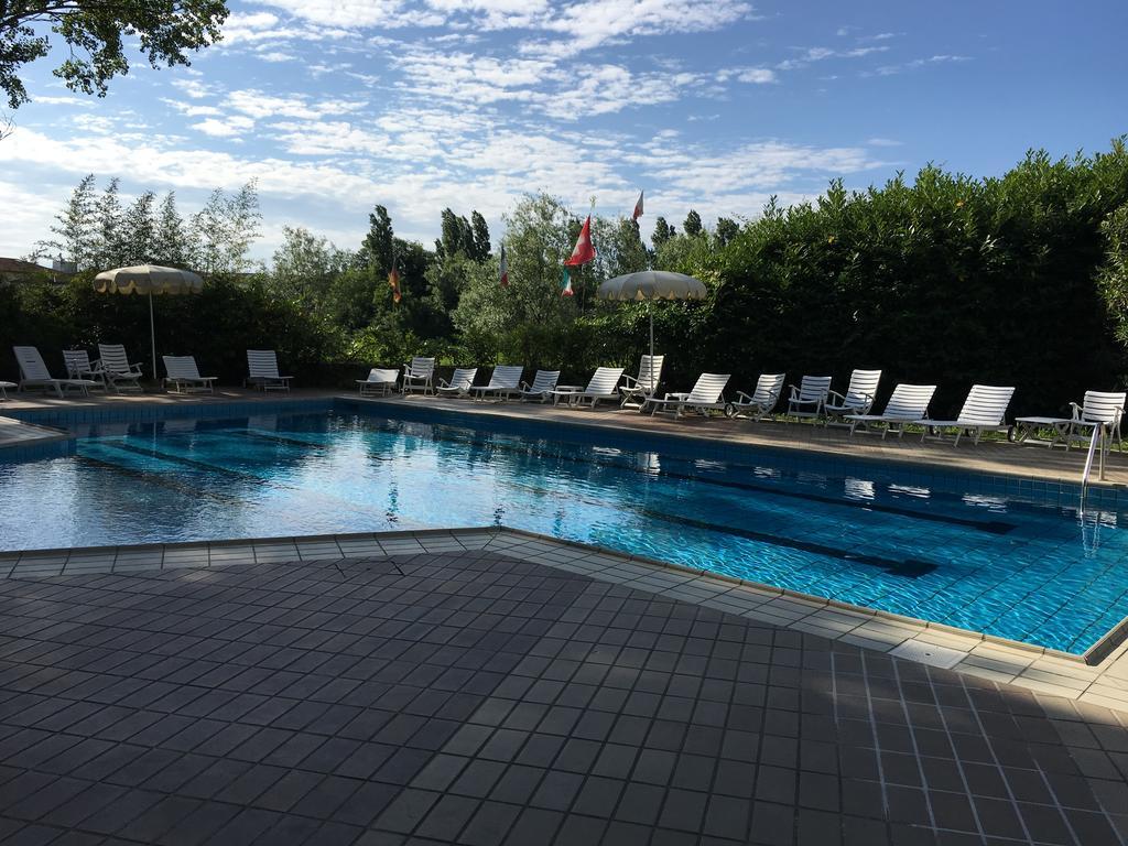 Hotel Plutone Червия Екстериор снимка